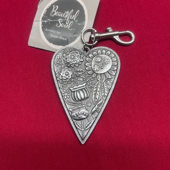 Beautiful Soul Silver Heart Keychain - Picture 7 of 7